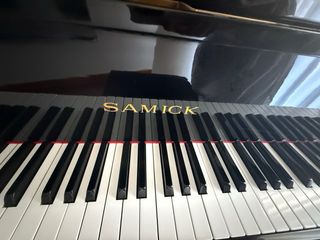 Piano de cola Samick