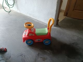 Correpasillos rojo para niños