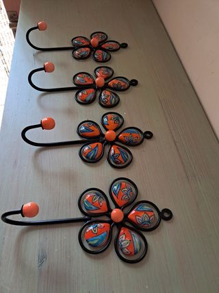 Ganchos Colgadores Flor Cerámica. Precio x unidad