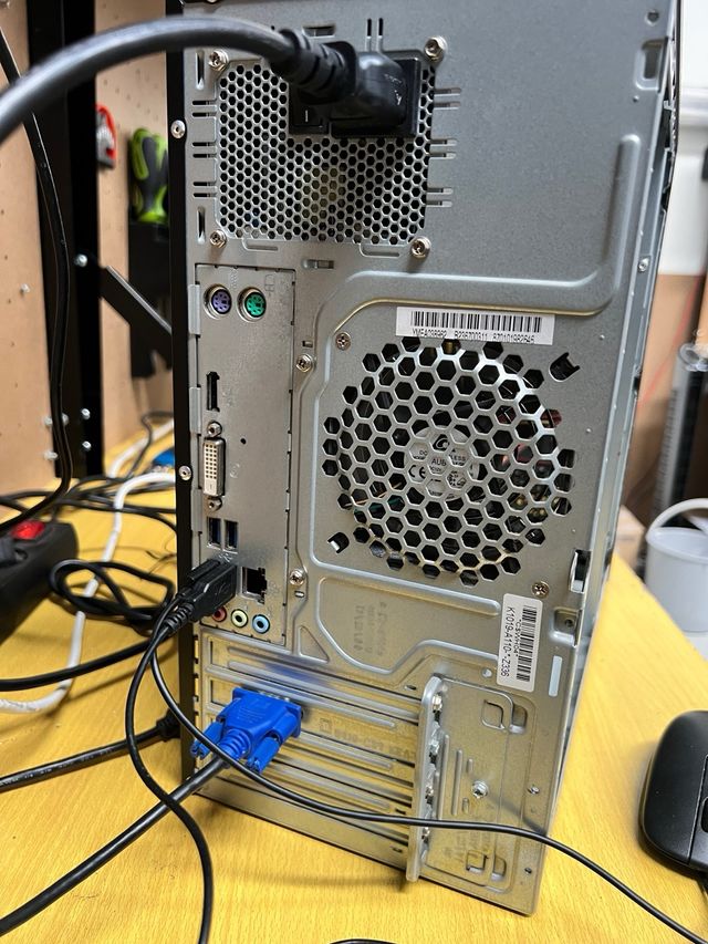 PC Fujitsu P556 E85+ Preto