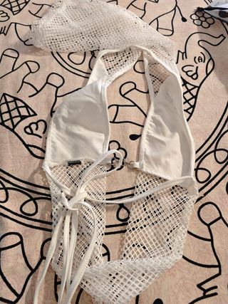 Top corto con capucha blanco