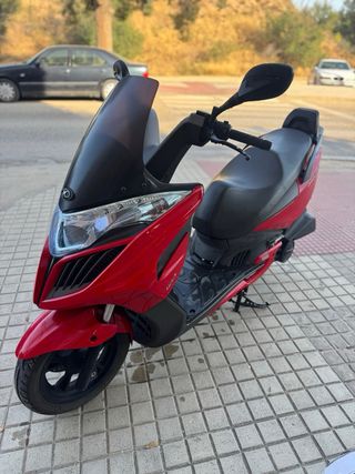 Kymco Yager GT 125i Scooter Roja