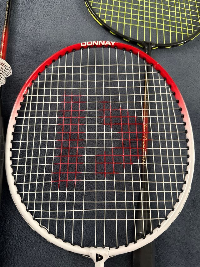 Pack 4 raquetas bádminton + 3 volantes