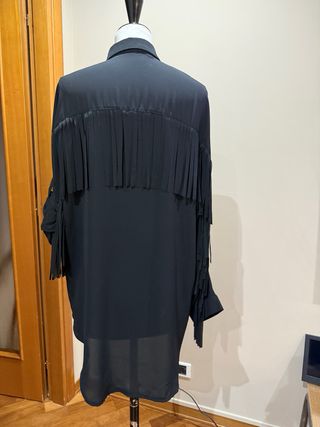 Camicia nera lunga con tasche