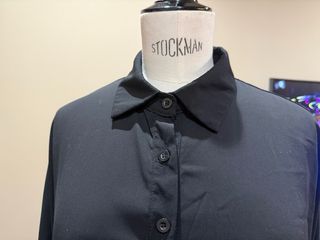 Camicia nera lunga con tasche