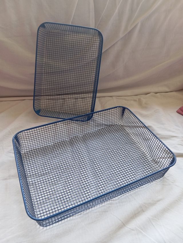 Bandejas de rejilla metálica azul
