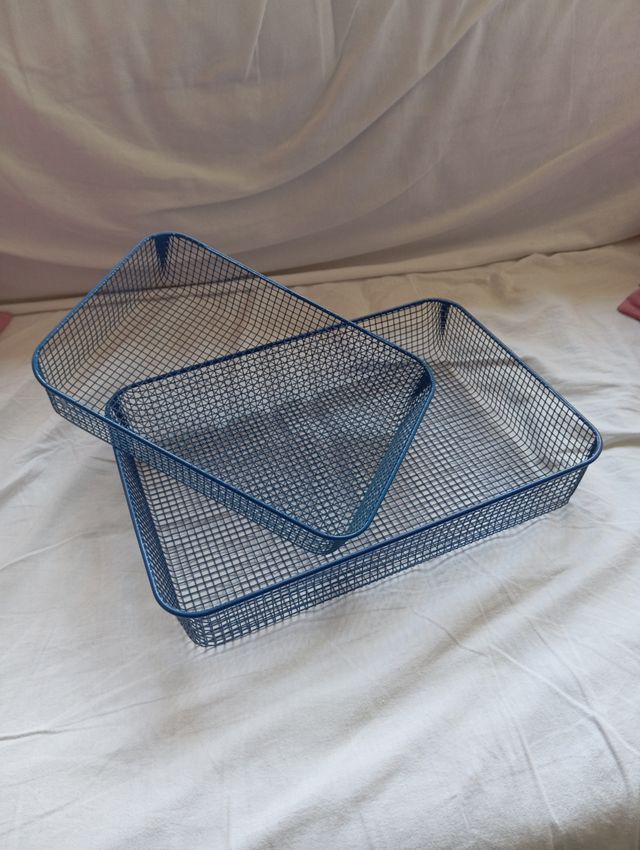 Bandejas de rejilla metálica azul