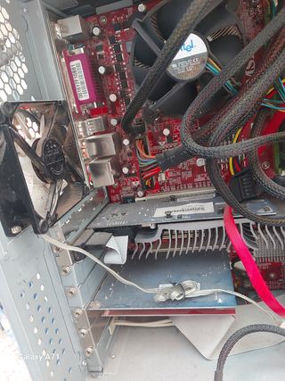 Torre PC Sobremesa Plata y Rojo