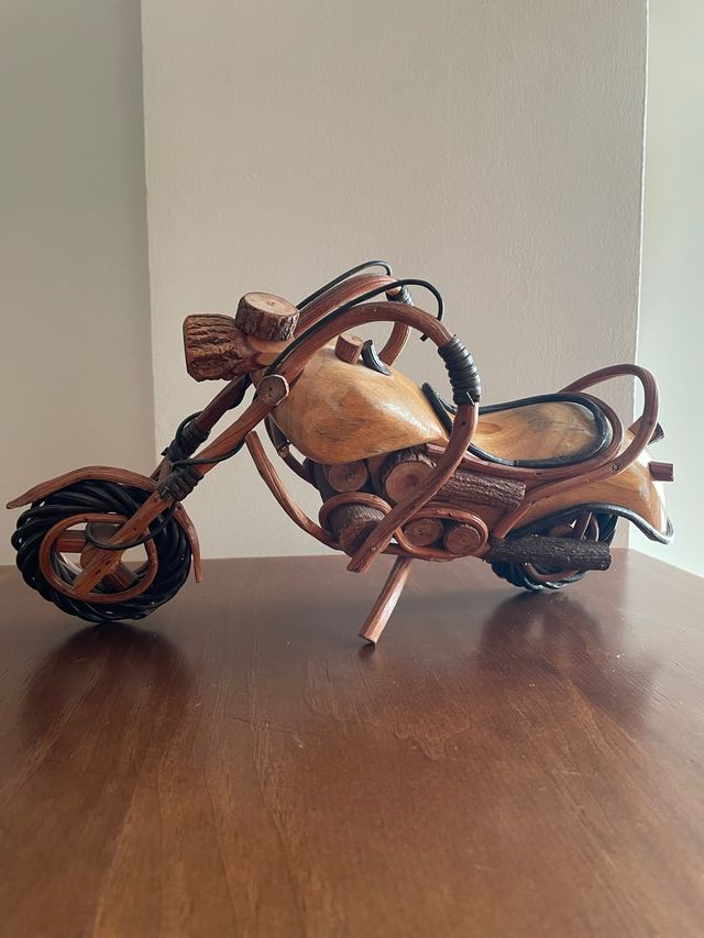 Moto Decorativa de Madera Artesanal