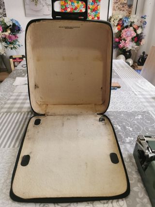 Máquina de escribir Hispano Olivetti Pluma 22