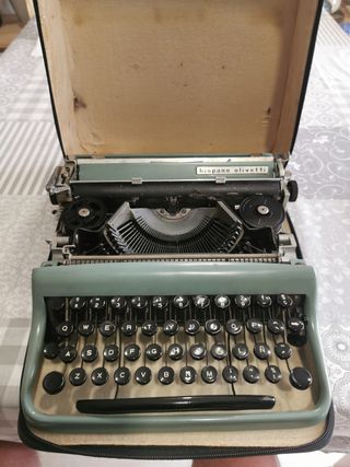 Máquina de escribir Hispano Olivetti Pluma 22