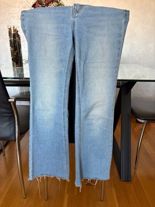 Pantalón vaquero campana Stradivarius Talla S