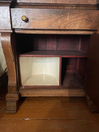 Mesillas de noche antiguas.