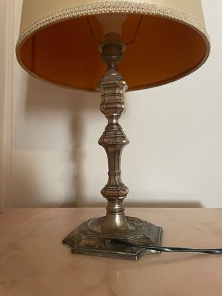 Mesillas de noche antiguas.