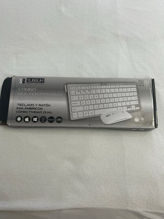 Teclado y ratón inalámbricos plateado