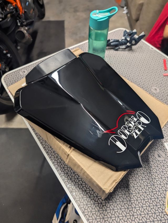 Tapa colín KTM Super Duke R