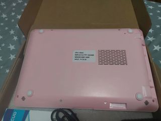 Netbook rosa en buen estado