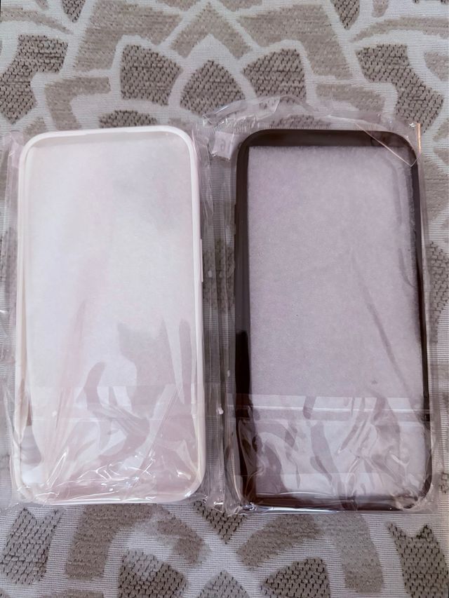 2 Fundas iPhone 16