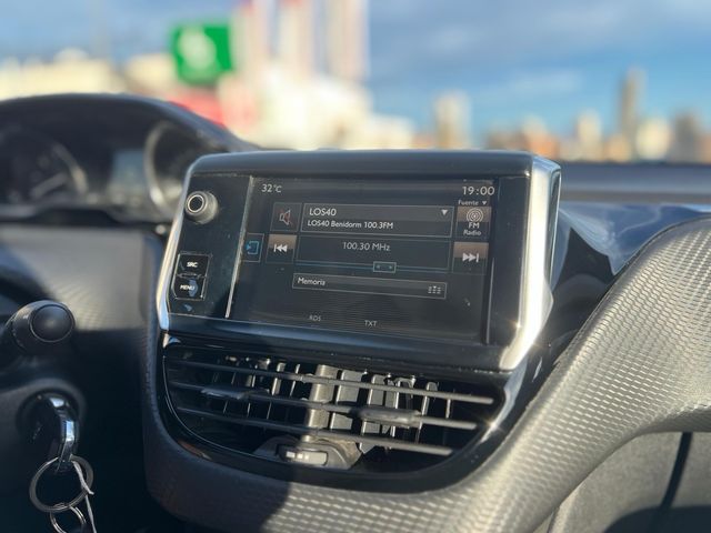 Peugeot 2008 / 2015 / 1.2 