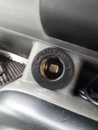 Conector de mechero hermético 12V/24V moto y barco