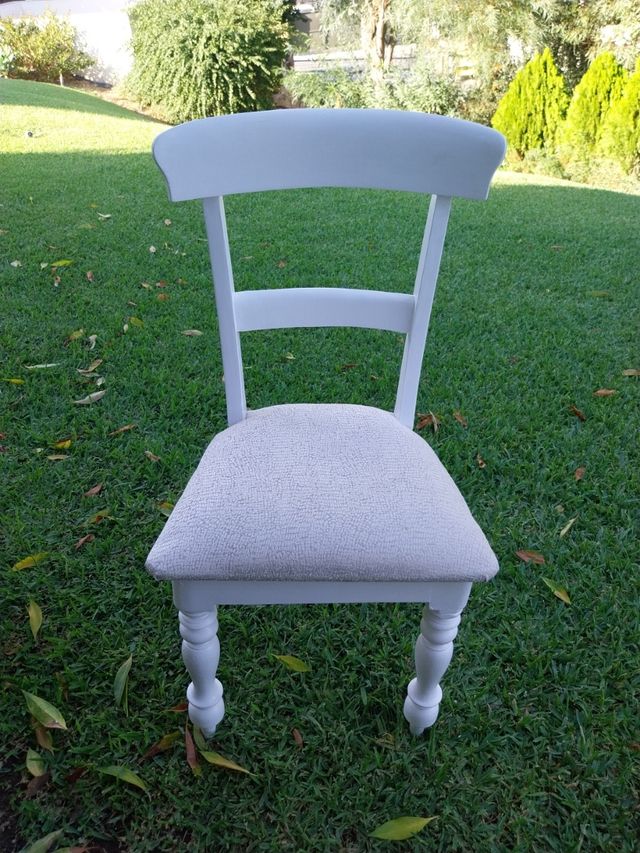 Silla de madera tapizada beige