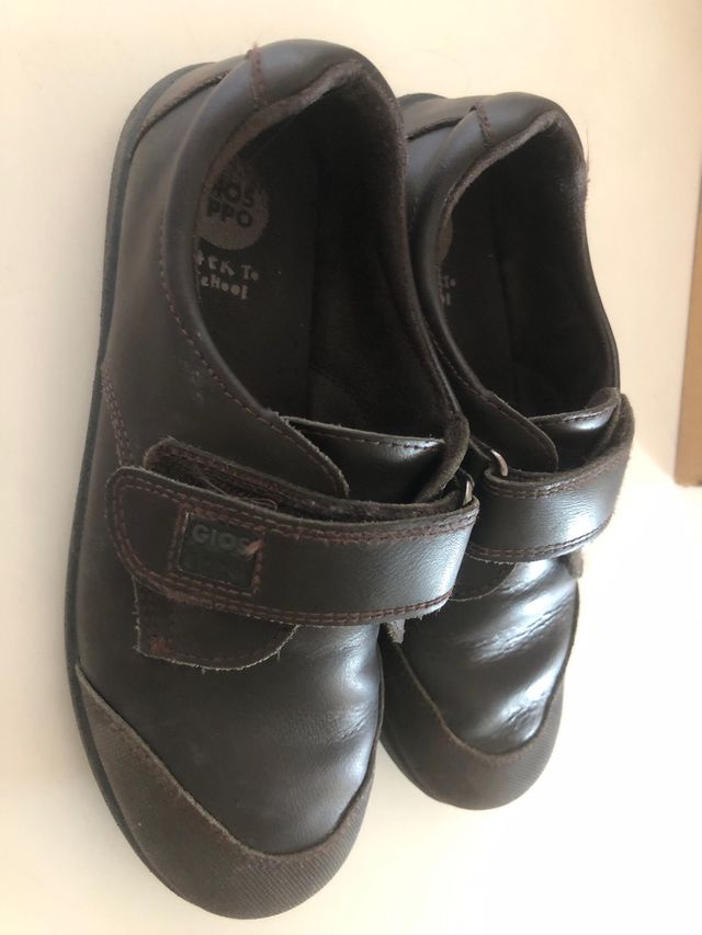 Zapato colegial marrón