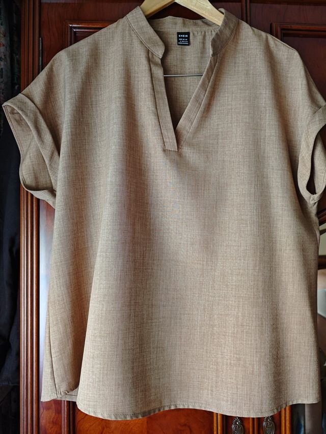 Camiseta SHEIN Camel Talla L