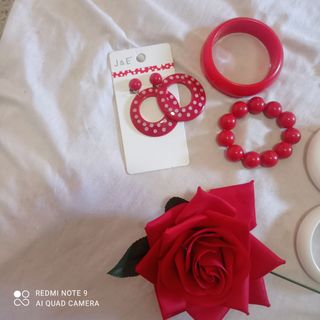 Traje de flamenca blanco con lunares rojos