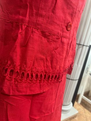 CONJUNTO DE FALDA Y BLUSA ROJO T.42