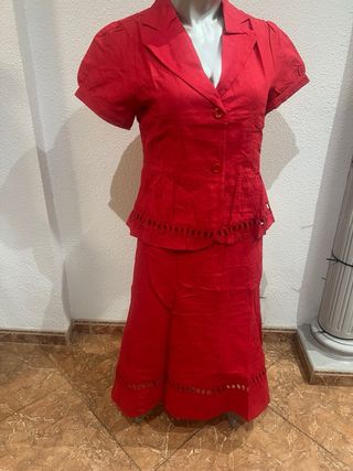 CONJUNTO DE FALDA Y BLUSA ROJO T.42