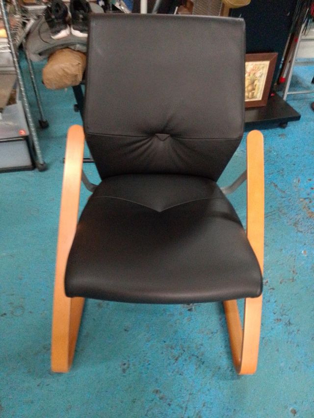 Silla de oficina negra