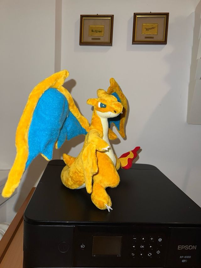 Peluche Mega Charizard Y