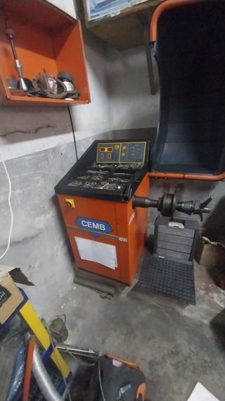 Equilibradora de ruedas CEMB C31