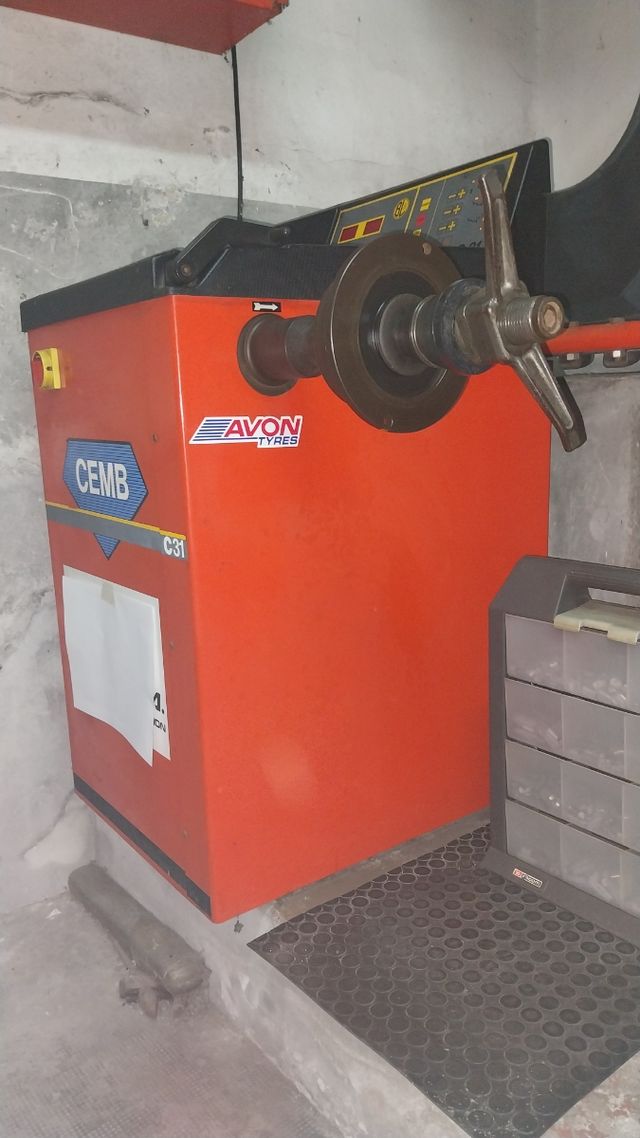 Equilibradora de ruedas CEMB C31