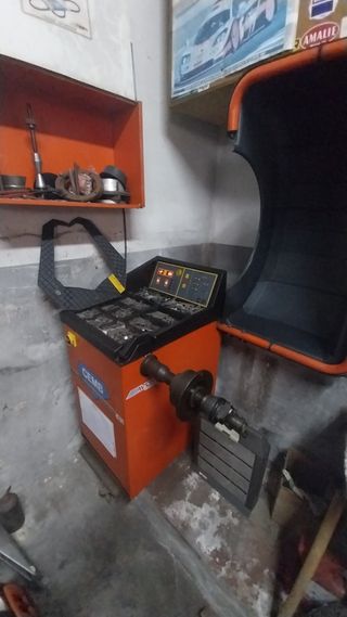 Equilibradora de ruedas CEMB C31