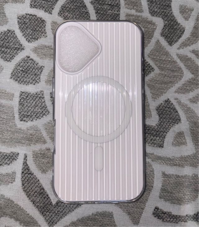Funda iPhone 16 acanalada blanca