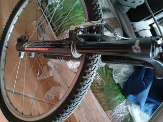 MountainBikeGrigio Marca Specialized,PesoLeggero