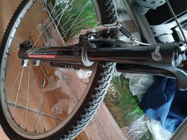 MountainBikeGrigio Marca Specialized,PesoLeggero