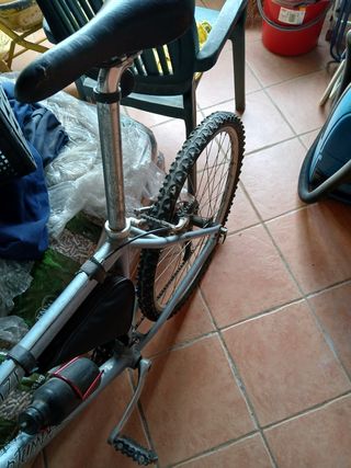 MountainBikeGrigio Marca Specialized,PesoLeggero