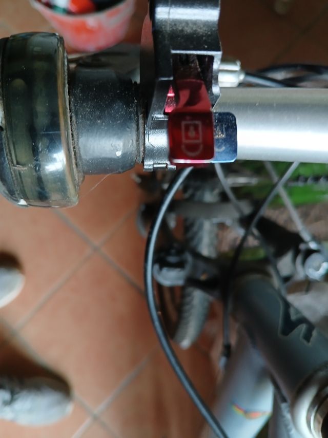 MountainBikeGrigio Marca Specialized,PesoLeggero