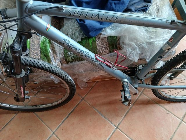 MountainBikeGrigio Marca Specialized,PesoLeggero