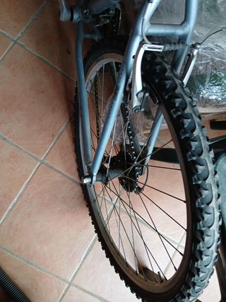 MountainBikeGrigio Marca Specialized,PesoLeggero