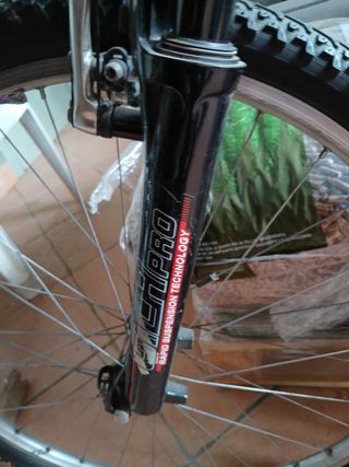 MountainBikeGrigio Marca Specialized,PesoLeggero