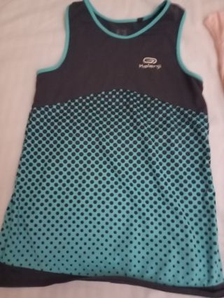 2 Camisetas deportivas 


 Kalenji sin mangas. 5 e