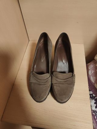 Zapatos de tacón marrones