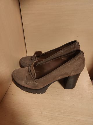 Zapatos de tacón marrones