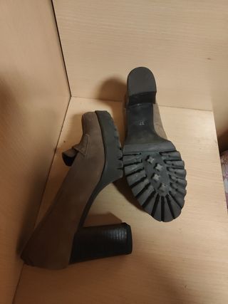 Zapatos de tacón marrones