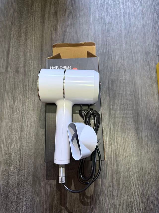 Secador de pelo profesional blanco