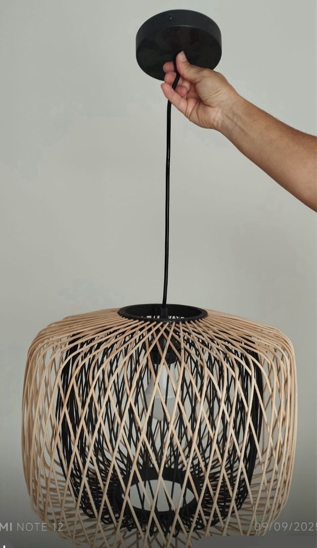 Lámpara de techo de bambú y madera
