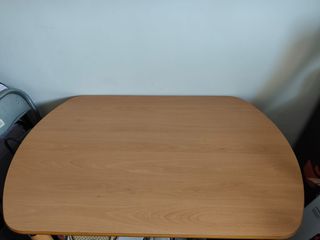 Se vende mesa de madera y metal en muy buen estado